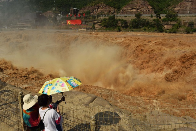 Loạt ảnh đáng sợ về cơn đại hồng thủy ở miền nam Trung Quốc gây ra bởi những cơn mưa dai dẳng kéo dài hơn 30 ngày - Ảnh 30.