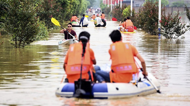 Loạt ảnh đáng sợ về cơn đại hồng thủy ở miền nam Trung Quốc gây ra bởi những cơn mưa dai dẳng kéo dài hơn 30 ngày - Ảnh 4.