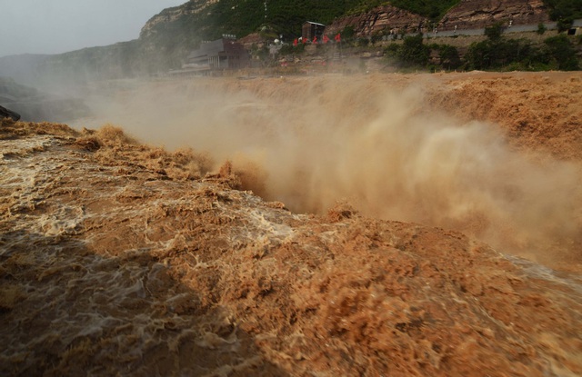 Loạt ảnh đáng sợ về cơn đại hồng thủy ở miền nam Trung Quốc gây ra bởi những cơn mưa dai dẳng kéo dài hơn 30 ngày - Ảnh 32.