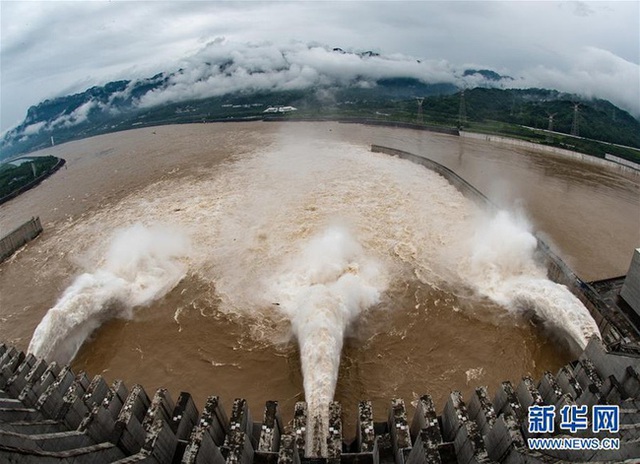 Loạt ảnh đáng sợ về cơn đại hồng thủy ở miền nam Trung Quốc gây ra bởi những cơn mưa dai dẳng kéo dài hơn 30 ngày - Ảnh 33.