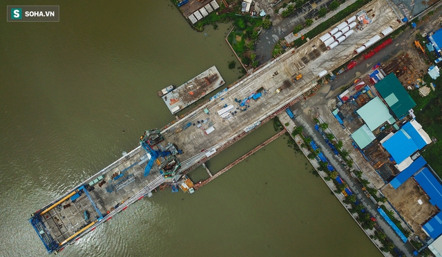 Cầu Thủ Thiêm 2 vươn mình ra sông Sài Gòn, lộ hình dáng khi nhìn từ trên cao - Ảnh 3.