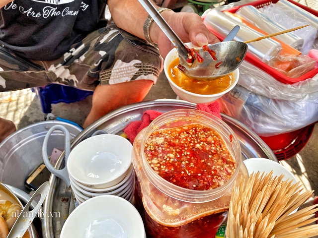 Hàng phá lấu 30 năm nổi tiếng đắt nhất Sài Gòn ở khu chợ Lớn nay đã vượt mốc hơn nửa triệu/kg, vẫn độc quyền mùi vị và khách tứ phương đều tìm tới ăn - Ảnh 10.