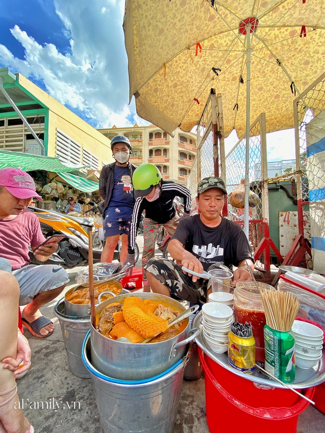 Hàng phá lấu 30 năm nổi tiếng đắt nhất Sài Gòn ở khu chợ Lớn nay đã vượt mốc hơn nửa triệu/kg, vẫn độc quyền mùi vị và khách tứ phương đều tìm tới ăn - Ảnh 13.