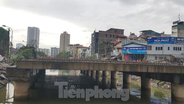  Giữa Thủ đô, đoạn đường nghìn tỷ chi chít ổ trâu, ổ gà” vì 18 năm làm chưa xong - Ảnh 5.