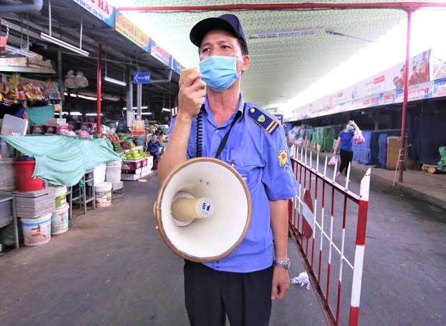 Ảnh: Ngày đầu người dân Đà Nẵng thực hiện đi chợ bằng phiếu ngày chẵn lẻ - Ảnh 20.