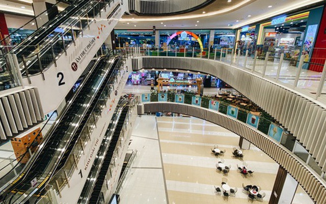 Chùm ảnh: Trung tâm Aeon Mall Bình Tân vắng tanh, đìu hiu chưa từng có giữa dịch Covid-19