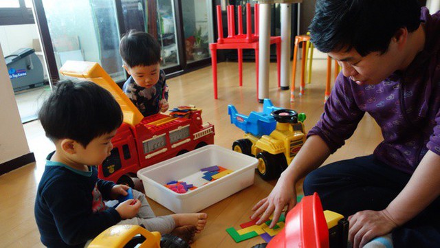Số lượng nam giới nghỉ phép chăm sóc gia đình tại Hàn Quốc tăng đột biến - Ảnh 1.
