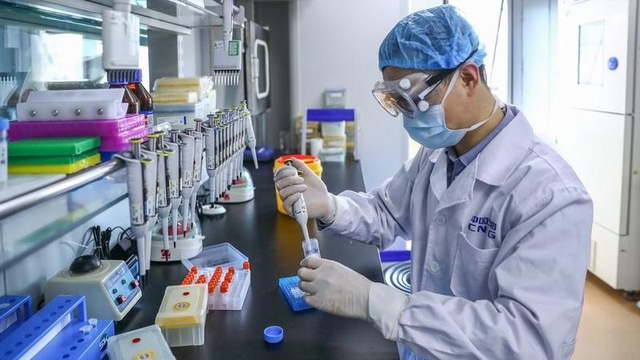 Trung Quốc báo giá vaccine Covid-19 đắt nhất thế giới - Ảnh 2.