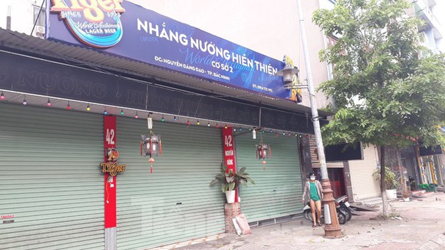 Quán ăn bắt nữ khách quỳ gối tại Bắc Ninh đóng cửa, ngừng kinh doanh - Ảnh 1.