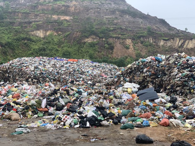 Lò đốt tiền tỷ vừa dùng đã bỏ không, hơn 2.000 tấn rác chất như núi - Ảnh 2.