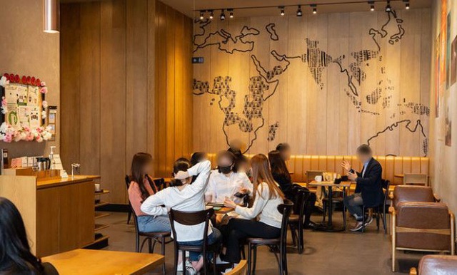  Một phụ nữ mắc Covid-19 truyền bệnh cho 56 người khác tại một quán Starbucks ở Hàn Quốc nhưng không nhân viên nào trong quán bị nhiễm - Đây là lý do! - Ảnh 1.