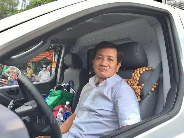 Ông Đoàn Ngọc Hải mua xe cứu thương, tự cầm lái chở bệnh nhân nghèo về quê miễn phí - Ảnh 5.