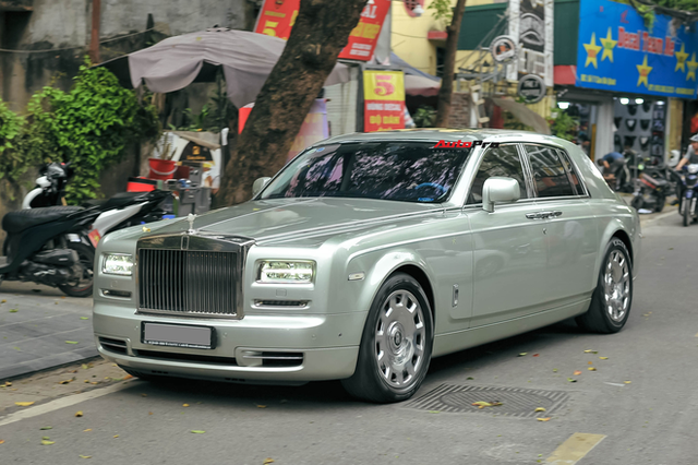 Đẳng cấp ‘chơi’ Rolls-Royce Phantom của nhà giàu Việt: Hàng siêu hiếm, siêu độc trên thế giới - Ảnh 5. Đẳng cấp ‘chơi’ Rolls-Royce Phantom của nhà giàu Việt: Hàng siêu hiếm, siêu độc trên thế giới - Ảnh 5.