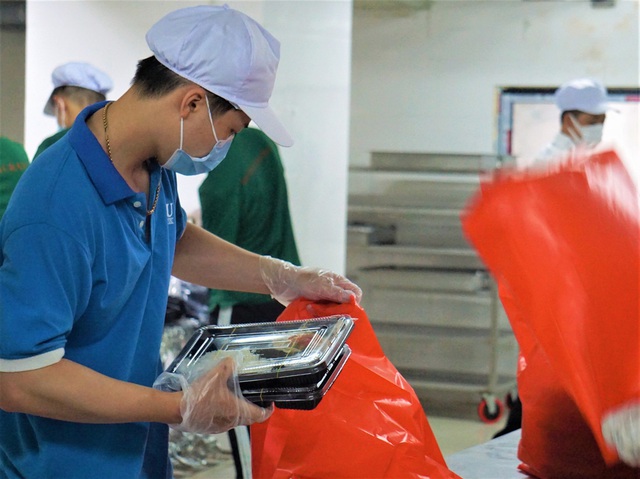 Người Đà Nẵng nấu hàng nghìn suất ăn VIP phục vụ miễn phí 3 Bệnh viện đang bị cách ly - Ảnh 5.