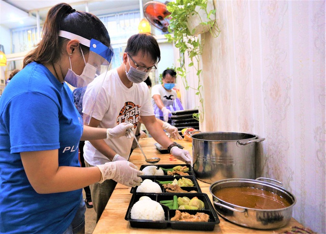 Người Đà Nẵng nấu hàng nghìn suất ăn VIP phục vụ miễn phí 3 Bệnh viện đang bị cách ly - Ảnh 9.