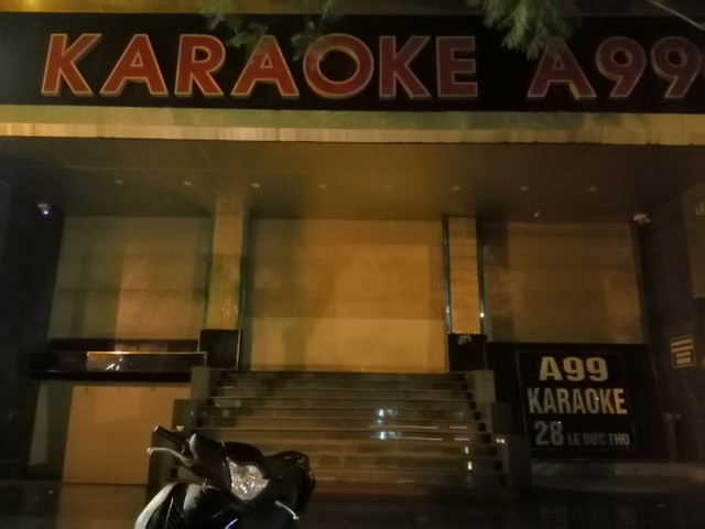 Phố karaoke nhộn nhịp bậc nhất Hà Nội cửa đóng, then cài tránh dịch COVID-19 - Ảnh 5.