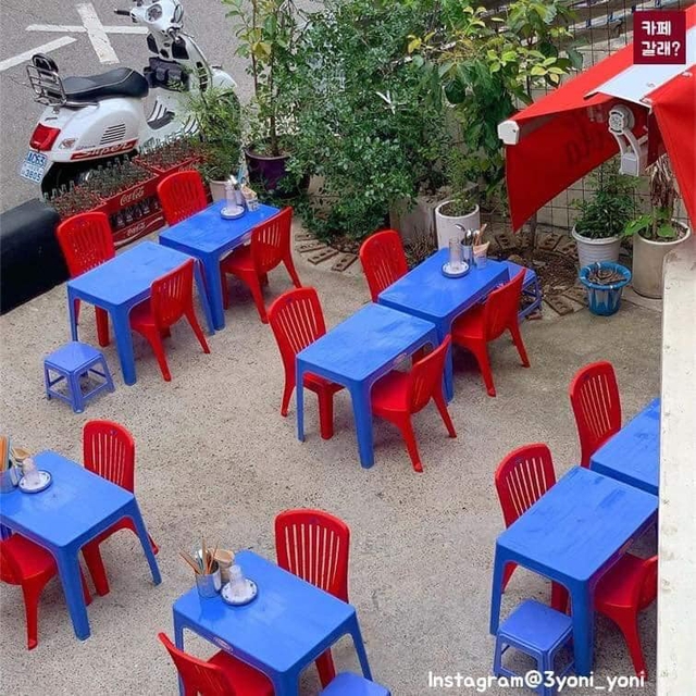 Có một quán ăn đậm chất vỉa hè Việt Nam giữa lòng Seoul: Copy từ bàn nhựa xanh ghế đỏ, đồng phục quán độc đáo có 1 không 2  - Ảnh 9.