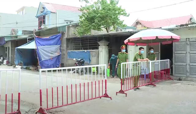  Thanh Hoá phong tỏa 2 khu phố với gần 600 hộ dân, nơi có người dương tính lần 1 với SARS-CoV-2 - Ảnh 1.