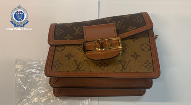 Fashion influencer Việt bị bắt tại Úc vì trộm số hàng hiệu hơn 800 triệu VNĐ, hóa ra là người từng bị bóc phốt ầm ĩ 3 năm trước - Ảnh 8. Fashion influencer Việt bị bắt tại Úc vì trộm số hàng hiệu hơn 800 triệu VNĐ, hóa ra là người từng bị bóc phốt ầm ĩ 3 năm trước - Ảnh 8.