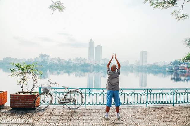 Thủ đô đang trong những ngày mát mẻ nhất năm, sau những cơn mưa là cả một bầu không khí dịu mát, trong lành - Ảnh 1.