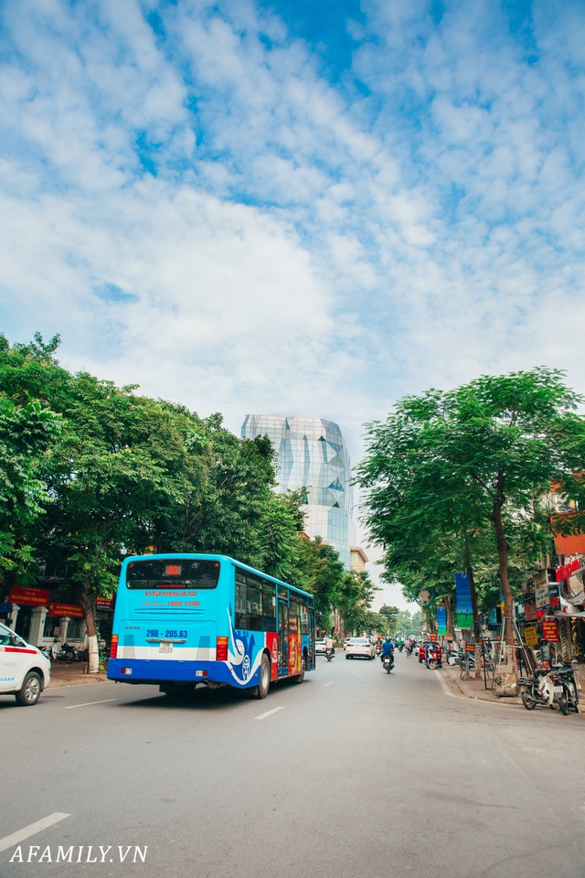 Thủ đô đang trong những ngày mát mẻ nhất năm, sau những cơn mưa là cả một bầu không khí dịu mát, trong lành - Ảnh 5.