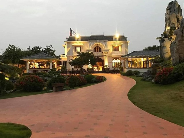  Biệt thự vườn 2.000 m2, có hồ cá Koi của đại gia Nam Định được rao bán với giá không tưởng - Ảnh 1.