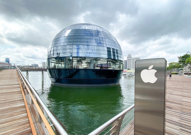 Tham quan Apple Store hình cầu nổi trên mặt nước vừa mới được khai trương tại Singapore - Ảnh 13.