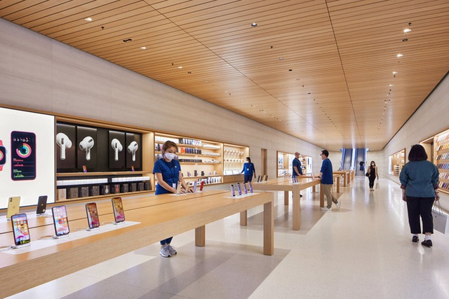 Tham quan Apple Store hình cầu nổi trên mặt nước vừa mới được khai trương tại Singapore - Ảnh 2.