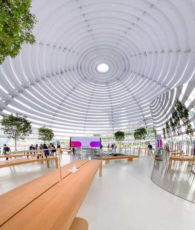Tham quan Apple Store hình cầu nổi trên mặt nước vừa mới được khai trương tại Singapore - Ảnh 4.