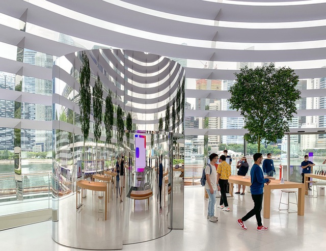 Tham quan Apple Store hình cầu nổi trên mặt nước vừa mới được khai trương tại Singapore - Ảnh 9.