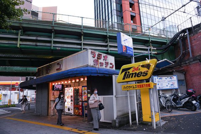 Tấc đất tấc vàng, Tokyo xây dựng cuộc sống tấp nập dưới những đường ray xe lửa, mở ra bài học cho phần còn lại của thế giới - Ảnh 5.