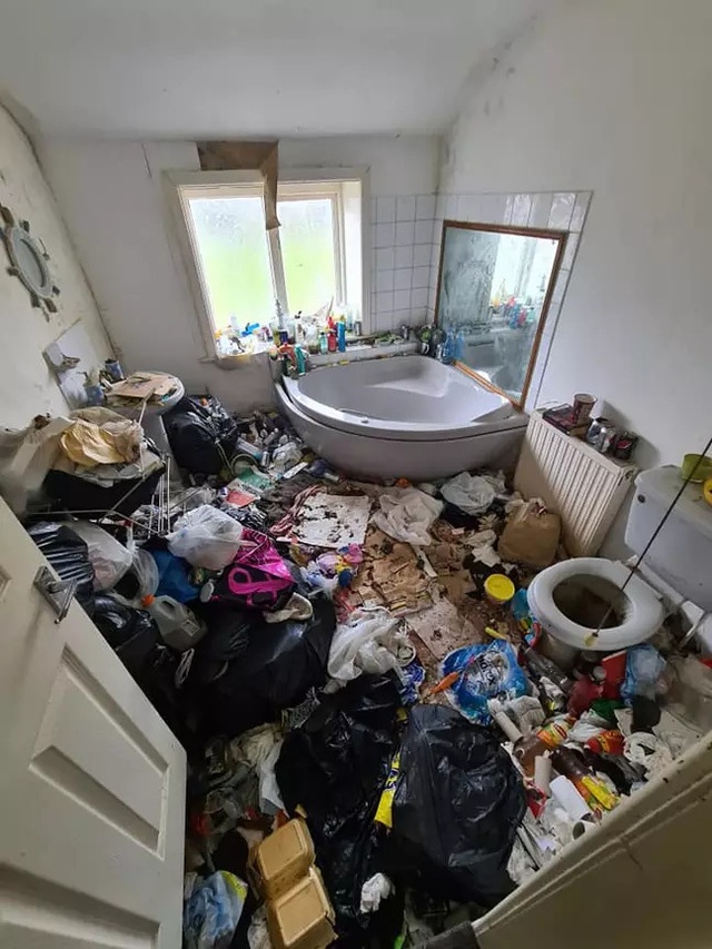 Ngôi nhà khiến cả nước Anh bàng hoàng vì bẩn hơn cả bãi tập kết rác công cộng - Ảnh 2.