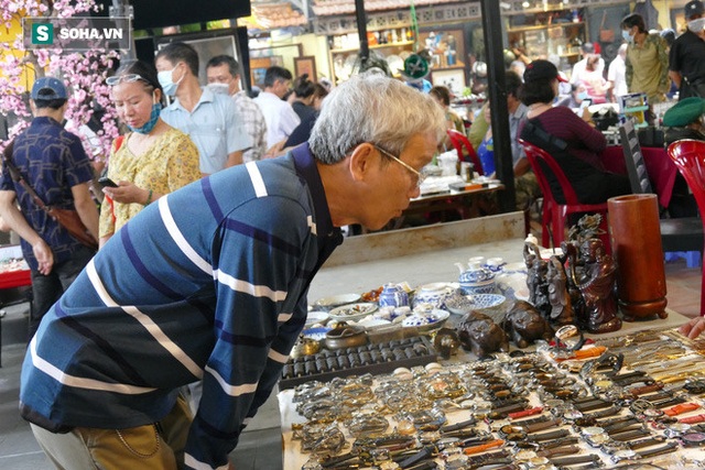  Hàng xách tay từ nước ngoài bị ngưng trệ, dân buôn ở chợ đồ cổ nổi tiếng bậc nhất Sài Gòn đói hàng - Ảnh 1.