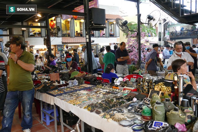  Hàng xách tay từ nước ngoài bị ngưng trệ, dân buôn ở chợ đồ cổ nổi tiếng bậc nhất Sài Gòn đói hàng - Ảnh 6.