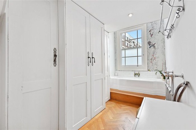 Ngôi nhà hẹp nhất London gây tranh cãi lớn khi rao bán với giá tận hơn 30 tỷ đồng, ai cũng tò mò liệu bên trong chứa kho báu gì không - Ảnh 8.