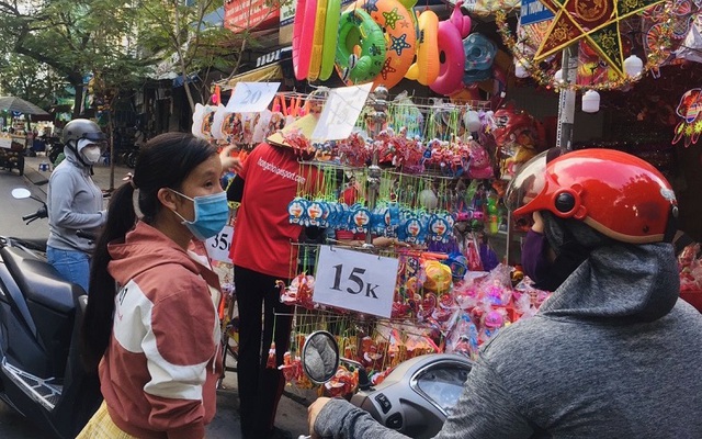  Thị trường lồng đèn Tết Trung thu: Hàng Việt chiếm ưu thế  - Ảnh 1.