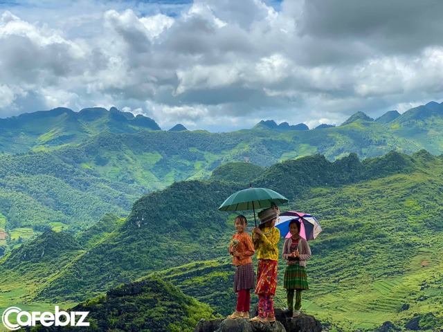 Hà Giang hoang sơ nhưng đầy thơ mộng: Chinh phục dốc Bắc Sum hiểm trở, ngắm dòng Nho Quế xanh mướt giữa núi đá, hẻm Tu Sản ôm mây - Ảnh 7. Hà Giang hoang sơ nhưng đầy thơ mộng: Chinh phục dốc Bắc Sum hiểm trở, ngắm dòng Nho Quế xanh mướt giữa núi đá, hẻm Tu Sản ôm mây - Ảnh 7.