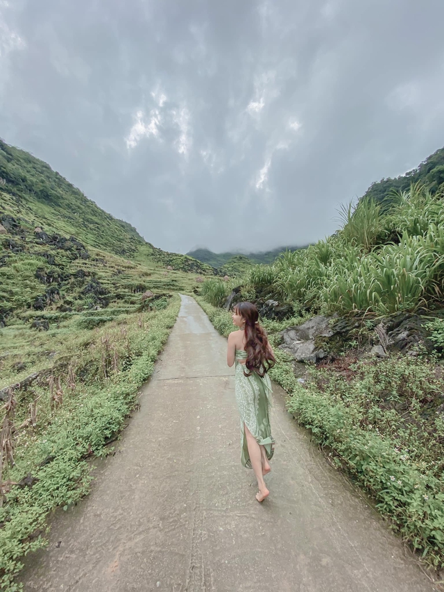 Hà Giang hoang sơ nhưng đầy thơ mộng: Chinh phục dốc Bắc Sum hiểm trở, ngắm dòng Nho Quế xanh mướt giữa núi đá, hẻm Tu Sản ôm mây - Ảnh 14. Hà Giang hoang sơ nhưng đầy thơ mộng: Chinh phục dốc Bắc Sum hiểm trở, ngắm dòng Nho Quế xanh mướt giữa núi đá, hẻm Tu Sản ôm mây - Ảnh 14.