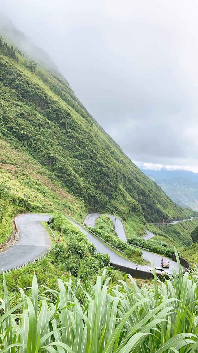 Hà Giang hoang sơ nhưng đầy thơ mộng: Chinh phục dốc Bắc Sum hiểm trở, ngắm dòng Nho Quế xanh mướt giữa núi đá, hẻm Tu Sản ôm mây - Ảnh 3.