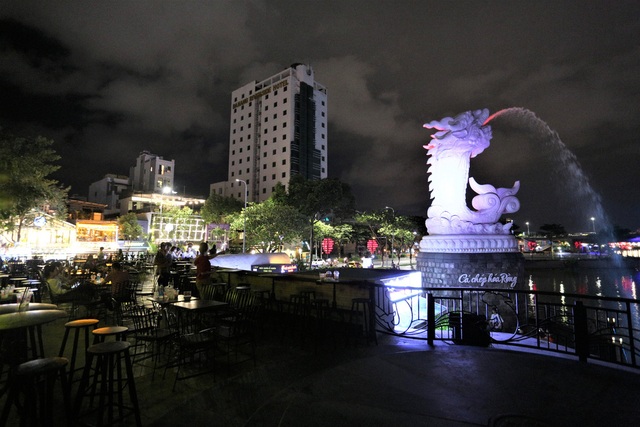 Phố xá, khu vui chơi ở Đà Nẵng nhộn nhịp trong đêm đầu tiên trở lại trạng thái bình thường mới - Ảnh 27.
