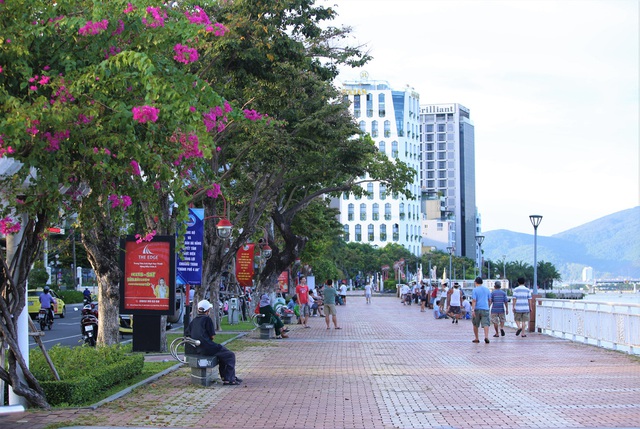 Phố xá, khu vui chơi ở Đà Nẵng nhộn nhịp trong đêm đầu tiên trở lại trạng thái bình thường mới - Ảnh 5.