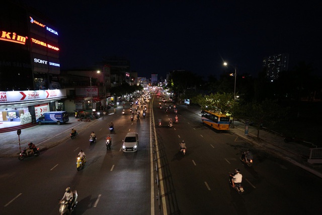 Phố xá, khu vui chơi ở Đà Nẵng nhộn nhịp trong đêm đầu tiên trở lại trạng thái bình thường mới - Ảnh 11.