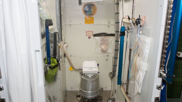 Mẫu toilet trị giá 529 tỷ đồng này sắp được NASA phóng vào vũ trụ - Ảnh 2.