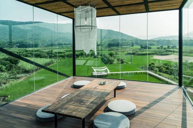Y&ecirc;u du lịch, kinh tế tự chủ, 7 c&ocirc; bạn th&acirc;n rủ nhau x&acirc;y biệt thự ngoại &ocirc; rộng 700m2 để nghỉ dưỡng cuối tuần  - Ảnh 2.