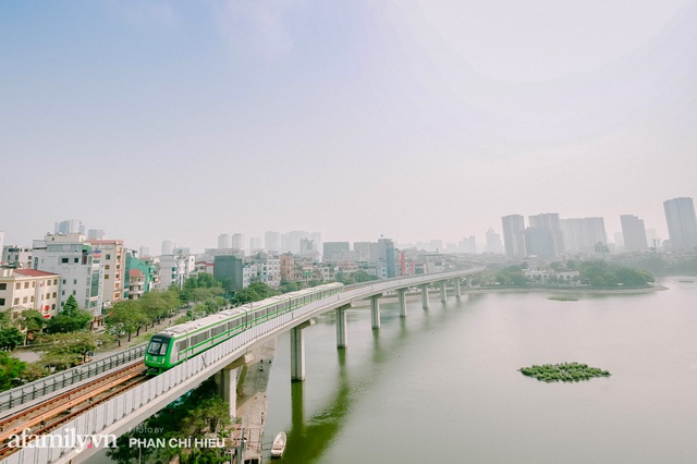 Tuyến đường sắt Cát Linh - Hà Đông hoàn thành, lộ ra một khung cảnh thành phố Hà Nội từ trên cao đẹp đến kinh ngạc và phải nói còn đầy hãnh diện!  - Ảnh 1.