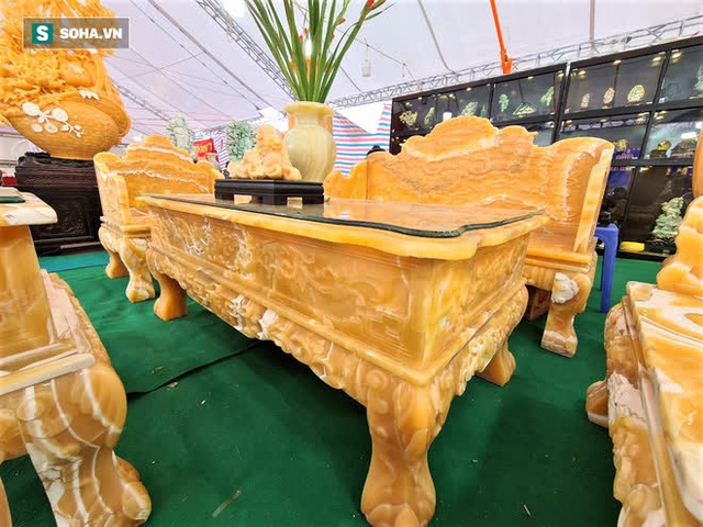  Choáng ngợp bộ bàn ghế ngọc Hoàng Long bán rẻ, giá gần tỷ đồng ở Hà Nội - Ảnh 2.