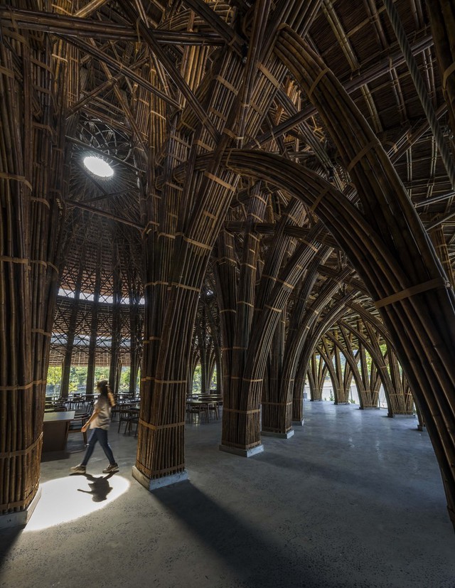 Stunning architecture of the restaurant in Cuc Phuong forest: 100% bamboo, majestic dome like a castle - Photo 4.