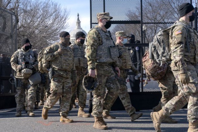  Mỹ: Hàng chục ngàn Vệ binh Quốc gia không ngừng đổ về Washington - Ảnh 3.