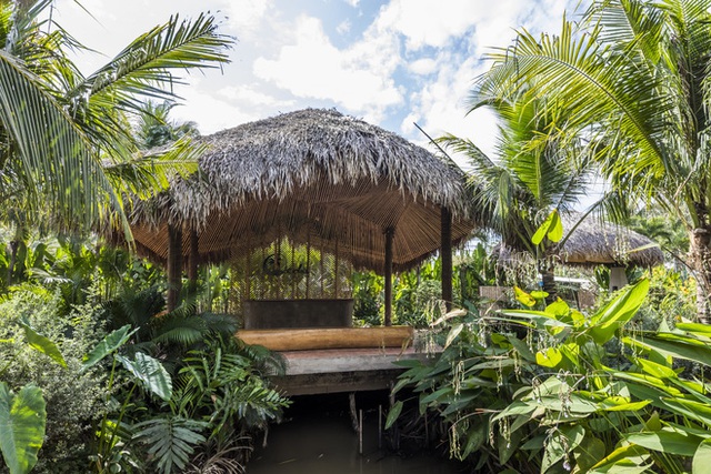 Nhà hàng mái dừa, thân tre ven sông ở miền Tây nổi bật trên báo ngoại - Ảnh 4.