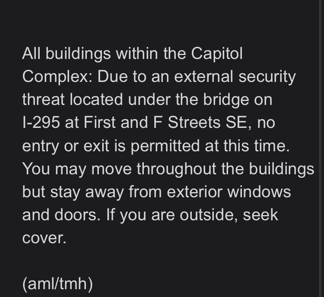  [NÓNG] Điện Capitol bị phong tỏa trước lễ nhậm chức của ông Biden vì mối đe dọa an ninh bên ngoài - Ảnh 1.